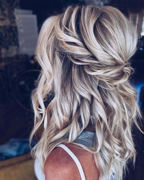 Aesthetics Hairstyles, Hairstyling Tips, Bridemaids Hairstyles, Hat Outfits, Wedding Hair Half, Wedding Hair Up, Bridesmaid Hair Makeup, Bridesmaids Hair, Boho Hair