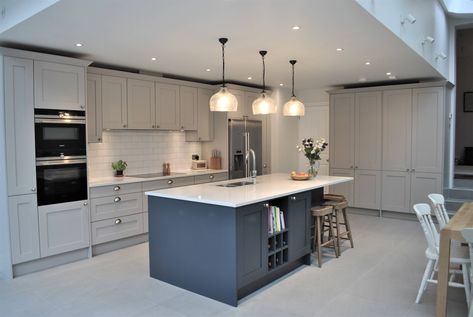 Modern Shaker kitchen in grey with dark island - Modern - Kitchen - London - by Eclectic Interiors | Houzz UK Kitchen Diner Island Ideas, Kitchen Island Grey Countertop, Shaker Kitchens With Islands, New Build Kitchen Diner, Uk Houses Interior, Kitchen Interior Grey, Kitchen Dark Island, Grey Shaker Kitchen Ideas, Uk Kitchen Ideas