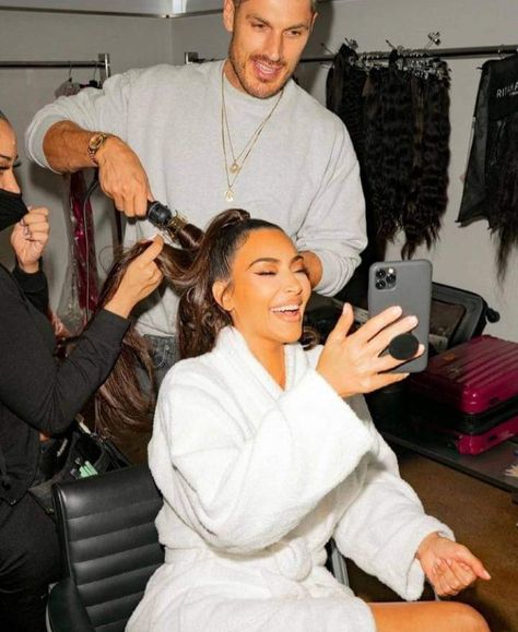 Kim K Glam, Aesthetic Pictures Selfies, Pictures Selfies, Estilo Kim Kardashian, Modeling Makeup, Kim Kardashian Dresses, Kim Kardashian Outfits, Celebrity Makeup Looks, Kardashian Outfit