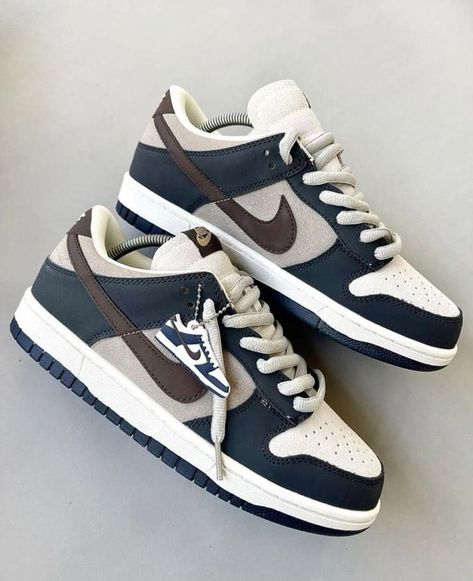 Guys Shoes Aesthetic, Mens Shoes 2024 Trends, Aesthetic Shoes Converse, Nike Jordan Air 1, Stylish Sneakers Outfit, Sneaker Head Men, Nike Shoes Blue, Sneakers Outfit Men, Basket Nike