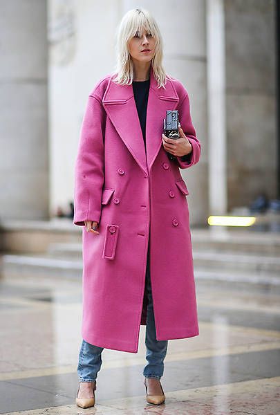 Pink Coat Street Style, Mode Rose, Emmanuelle Alt, Coat Street Style, Style Evolution, Anna Dello Russo, Moda Paris, Seat Belts, Summer 3