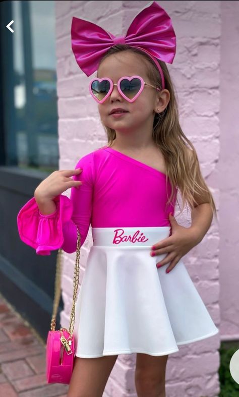 Barbie Party Decorations, Barbie Theme Party, Hot Pink Top, Barbie Kids, Barbie Birthday Party, Hot Pink Tops, Barbie Costume, Barbie Theme, Birthday Party Outfits