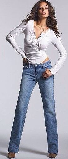 Adriana Lima Adriana Lima Outfit Casual, Adriana Lima Clothes, Ariana Lima, Adriana Lima Body, Adriana Lima Outfit, Adriana Lima Young, Adriana Lima Style, 90s Street Style, Pretty Fits