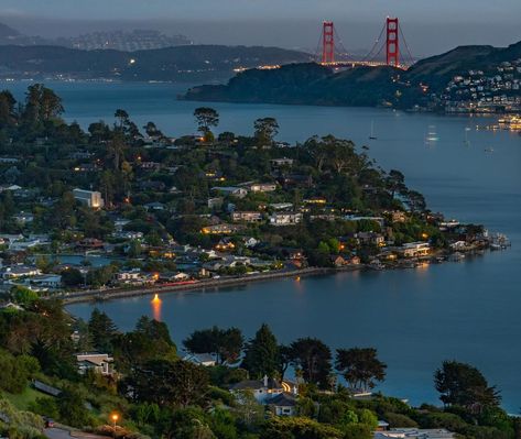 Eric Thurber on Instagram: “Blue hour over Tiburon last weekend, conditions were great. . . . #sanfrancisco #sfgate #sanfranciscobay #california #sanfranciscolove…” California Bay Area Aesthetic, 49ers Aesthetic, Tiburon California, San Francisco Pictures, Living In San Francisco, San Francisco City, California Dreamin', San Fran, Blue Hour