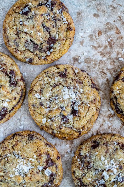 Vegan Tahini Cookies with Chocolate Chunks Vegan Tahini Chocolate Chip Cookies, Gluten Free Tahini Cookies, Sweet Tahini Recipe Ideas, Tahini Oatmeal Cookies, Tahini Date Cookies, Vegan Cookies Gluten Free, Healthy Tahini Cookies, Chocolate Tahini Cookies, Vegan Potluck Dessert