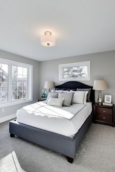 Beautiful light-fill Bedroom With Gray Carpet, Closet Masterbedroom, White And Gray Bedroom, Bed Goals, Grey Carpet Bedroom, Rooms Inspiration, Light Gray Carpet, Navy Bedroom, Classic Carpet