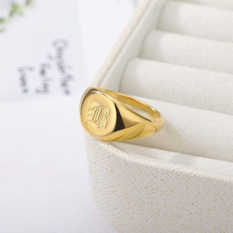 🐣. Offer Xtras! Men's Ring, Custom Initial Ring, Personalized Ring, Monogram Ring for men, Gift for him, Men Signet Ring, Solid Silver Ring, Unique Gift for €14.95 Personalized Stackable Rings, Rings Chunky, Jewelry Box Design, Gold Initial Ring, Letter Ring, Monogram Ring, Signet Rings, Gold Signet Ring, 26 Letters