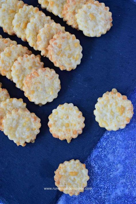 Cheese savoury biscuits | Recipe for savoury cheese biscuits Savory Biscuits Recipe, Biscuit Recipe Easy, Biscuit Recipes Uk, Christmas Biscuits Recipe, Cheddar Cheese Biscuits, British Biscuits, Easy Biscuit Recipe, Cheesy Biscuit, Rice Bubbles