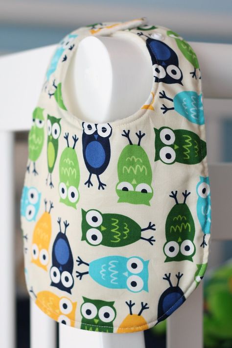 Free Baby Bib Patterns To Sew, Bibs For Babies Free Pattern, Drool Bibs Pattern, Onesie Sayings, Baby Bibs Patterns Free, Bib Ideas, Crystal Tutorial, Diy Bibs, Diy Baby Bibs