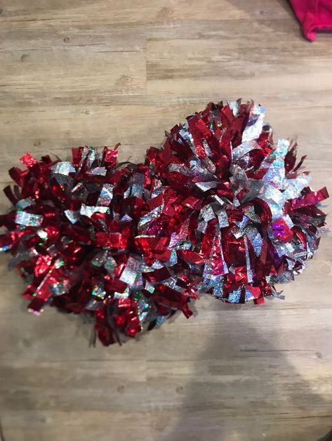 Pom Poms Aesthetic, Ryen Trevarrow, Pom Pom Tutorial, Jackie Burkhart, Cheer Pom Poms, Dance Comp, Cute Cheer Pictures, Cabin Aesthetic, Barbie Summer