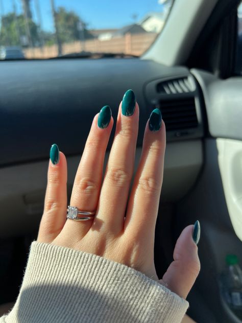 Cute Teal Nail Ideas, Almond Shape Green Nails, Dark Teal Almond Nails, Dark Teal Chrome Nails, Blueish Green Nails, Peacock Green Nails, Peacock Color Nails, Simple Teal Nails, Bluish Green Nails