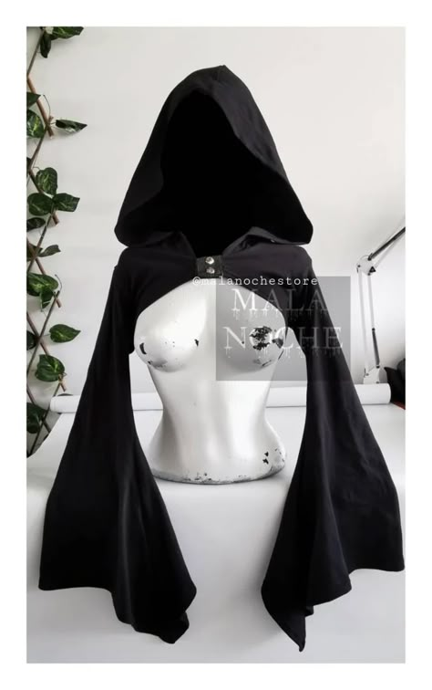 Gothic Fashion Female, Clothes Design Ideas, Womans Halloween Costume, Cute Goth Outfits, Triangle Crop Top, Goth Crop Top, Gothic Crop Tops, Dark Clothing, Bat Costume