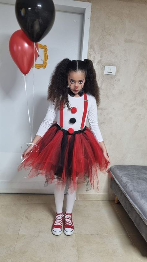 IT , Scary clown ' Costume Clown Homemade Costume, Clown Costume Ideas Simple, Scary Clown Halloween Costume Ideas, Diy Creepy Clown Costume For Women, Cute Scary Clown Costume, Toddler Clown Costume Girl, Scary Clowns Costume, Cute Clown Makeup Halloween, Clown Makeup Simple Cute