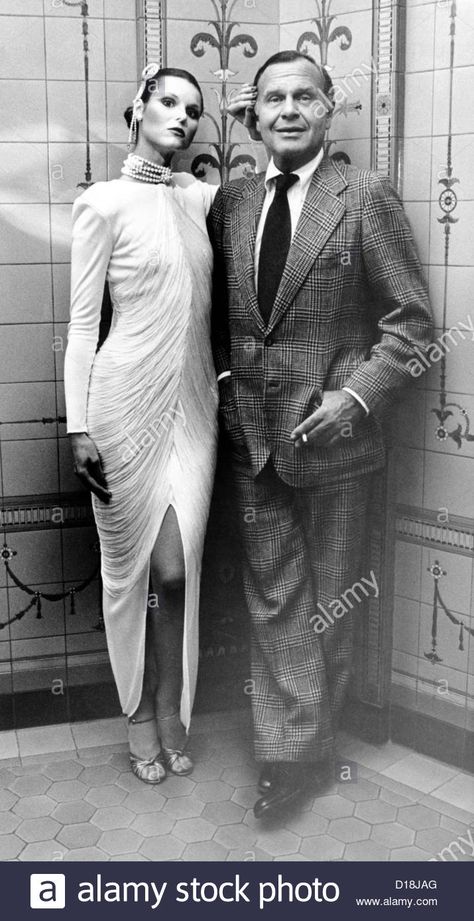 Download this stock image: Model Marlene Zipp visiting fashion designer Bill Blass. Ca. Sept. 20, 1979. (CSU ALPHA 1323) CSU Archives/Everett Collection - D18JAG from Alamy's library of millions of high resolution stock photos, illustrations and vectors. Famous Fashion Quotes, Fashion Quotes Inspirational, Image Model, Princess Caroline, Elsa Peretti, Bill Blass, 1970s Fashion, Famous Fashion, Summer 24