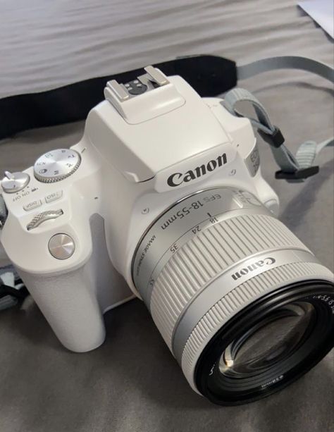 Canon White Camera, White Camera Aesthetic, Cool Cameras, Things I Want Aesthetic, Camera Astethic, White Canon Camera, Things I Want To Buy List, Câmaras Vintage, Cute Things To Buy