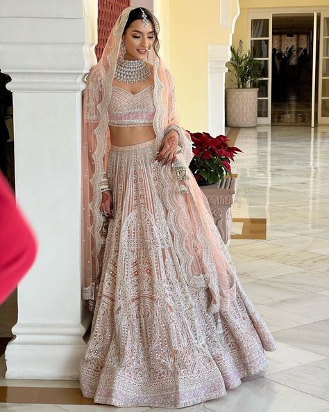 White Dresses For Bride, Modern Bridal Lehenga, Engagement Outfits For Bride, Nepalese Wedding, Falguni And Shane Peacock, Bridesmaid Indian, Isha Ambani, Indian Dress Up, Pink Veil