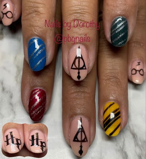 Universal Nails Harry Potter, Hufflepuff Inspired Nails, Hufflepuff Nail Designs, Gryffindor Nail Art, Harry Potter Wedding Nails, Luna Lovegood Nails, Easy Harry Potter Nails, Harry Potter Halloween Nails, Disney And Universal Nails