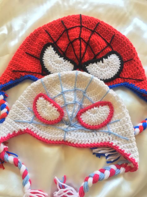 Spiderverse Crochet Hat, Couple Crochet Gifts, Crochet For Couples, Crochet Winter Projects, Couple Crochet Ideas, Spiderverse Crochet, Crochet Couples Gift, Crochet Spiderman Hat, Crochet Spiderman Beanie