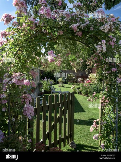 Small Cottage Garden, Cottage Garden Ideas, Small Cottage Garden Ideas, Open Gate, Garden Archway, Ideas For Backyard, Victorian Gardens, Backyard Cottage, Cottage Garden Design