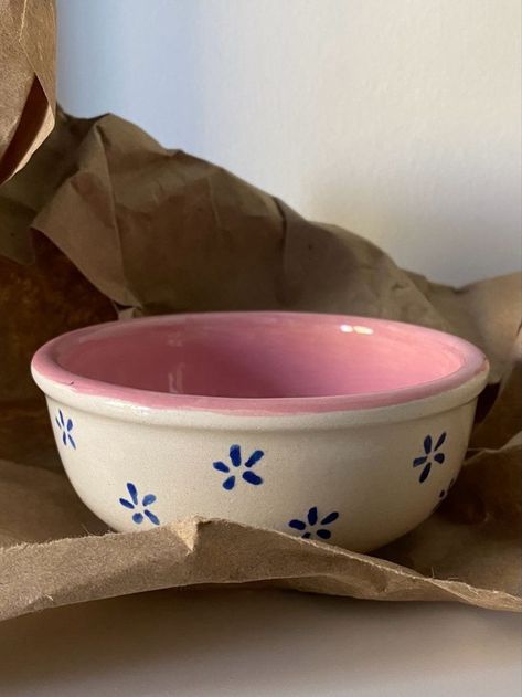 Pottery Bowl Inspiration, Pretty Bowls Ceramics, Bowl Pottery Design, Bowl Aesthetic Ceramic, Pottery Designs Bowl, Ceramic Cereal Bowl Ideas, Diy Bowl Painting, Aesthetic Painted Pottery, Pottery Coloring Ideas