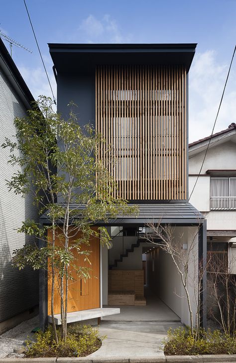 Machiya in Kawagoe House / K+S Architects | ArchDaily Japanese House Exterior, Small Japanese House, Japan House Design, Casa Wabi, Japanese Modern House, Small House Architecture, Small House Design Architecture, Japanese House Design, Narrow House Designs