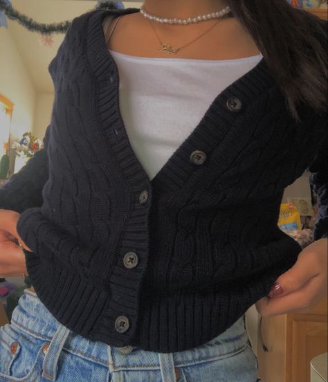 Brandy Melville Cardigan Outfit, Brandy Melville Cardigan, Cardigan Outfit, School Clothes, Cardigan Outfits, Fit Inspo, How To Style, Sweater Weather, School Outfits