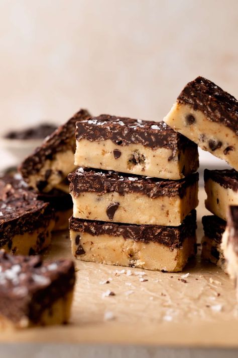 Cookie Dough Dessert, Coffee Cake Cookies, Edible Chocolate Chip Cookie Dough, No Bake Cookie Dough, Edible Cookie Dough Recipe, Cookie Dough Bars, Crunch Bar, Edible Cookie Dough, Edible Cookies