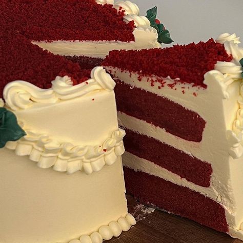 Red Velvet Cake Wallpaper, Red Velvet Cake Aesthetic Korean, Red Velvet Aesthetic Cake, Widget Red Aesthetic, Velvet Cake Aesthetic, Red Velvet Cake Ideas, Red Cake Aesthetic, Red Velvet Cake Birthday, Red Velvet Cake Aesthetic