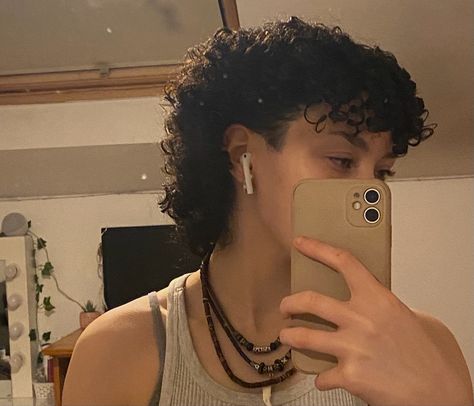 3b Mullet Hair, Mullet With No Bangs, Modern Mullet Black Women, 3b Curly Hair Mullet, 3b Curly Mullet, Curly Hair Short Mullet, Curly Hair Mullet Woman, Curly Mullet Black Women, Coily Mullet