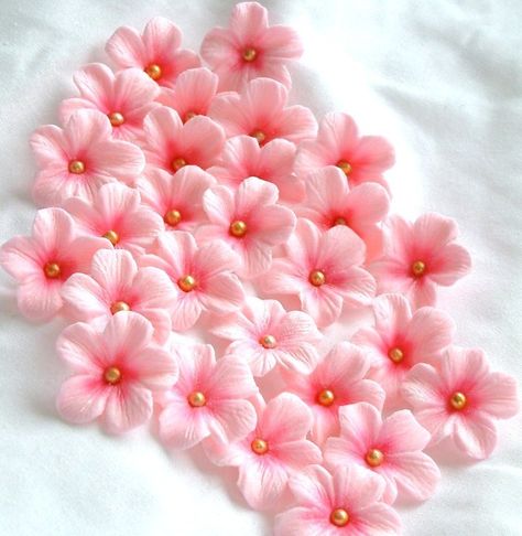 Gumpaste Edilbe Cake Decorations Light Pink Gum Paste Blossoms 25 piece. $12.50, via Etsy. Sugar Paste Flowers, Fondant Flower Tutorial, Fondant Rose, Icing Flowers, Gumpaste Flowers, Gum Paste Flowers, Fondant Decorations, Fondant Flowers, Fondant Toppers