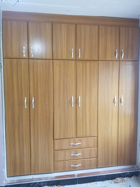 Wooden Wardrobe Design, Double Bed Designs, Bedroom Built In Wardrobe, Wooden Closet, Modern Cupboard, Wooden Cupboard, White Room Decor, Modern Cupboard Design, House Ceiling Design