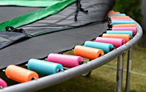 If you have an old-school trampoline, it might not have come with protective material over the springs. But the good news is this DIY version is affordable and colorful — so your kids will love the bright materials that's keeping them safe while they jump. Pool Noodle Trampoline, Pool Scapes, Trampoline Spring Cover, Trampoline Ideas, Noodle Hacks, Trampoline Springs, Noodles Ideas, Pool Noodle Crafts, Floating Cups