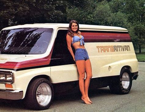 70s van Muse Board, Boogie Van, 80s Summer, 70s Summer, Kombi Motorhome, Vans Girl, Old School Vans, Chevy Van, Ford Van