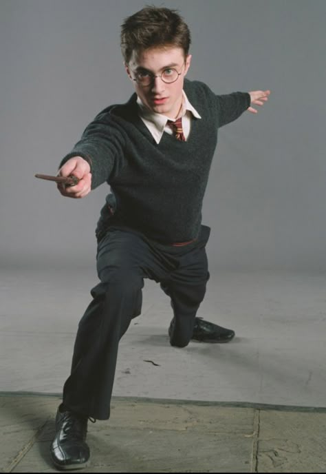 Daniel Radcliffe Photoshoot, Harry Potter Curses, Harry Potter Funny Pictures, Harry Potter Pics, Daniel Radcliffe Harry Potter, Funny Poses, Images Harry Potter, Rupert Grint, Bonnie Wright