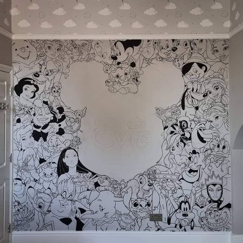 Disney Feature Wall, Disney Bedroom Wall, Disney Wall Murals Bedroom, Teen Disney Bedroom, Disney Wall Murals Diy, Disney Wall Painting Ideas, Disney Mural Bedroom, Disney Wall Painting, Disney Bedrooms Kids