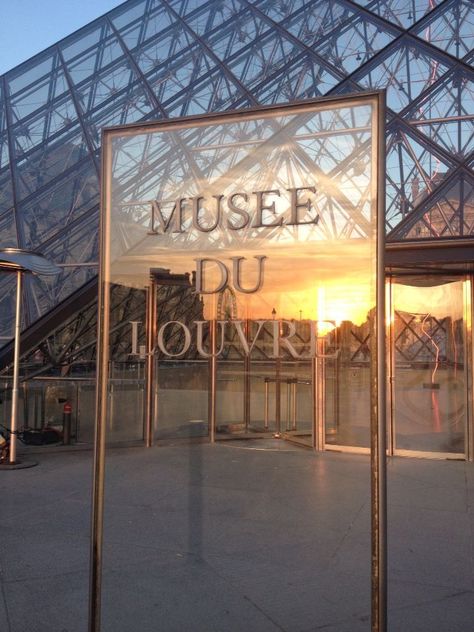 Prancis Paris, Paris Dream, France Aesthetic, Paris Vibes, Night At The Museum, Parisian Life, Paris Pictures, Paris Aesthetic, Louvre Paris