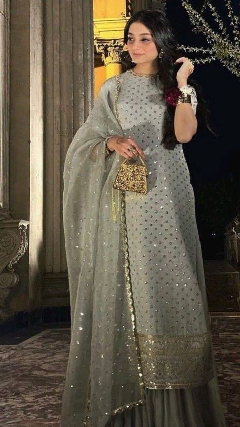 Simple Wedding Dress Pakistani Style, Simple Wedding Dresses Pakistani, Wedding Formals Pakistani, Simple Desi Outfit, Shaadi Dresses Pakistani, Simple Pakistani Dresses Wedding, Bridal Outfits Wedding Pakistani, Pakistan Dresses Design Simple, Simple Gharara Designs Pakistani