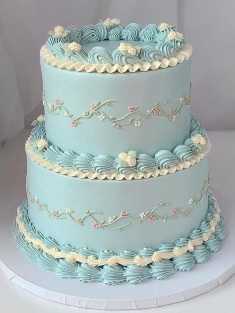 Decor Tort, Bolo Vintage, Blue Birthday Cakes, Tiered Cakes Birthday, Vintage Birthday Cakes, Simple Cake Designs, Cake Decorating Piping, 18th Birthday Cake, Mini Cakes Birthday