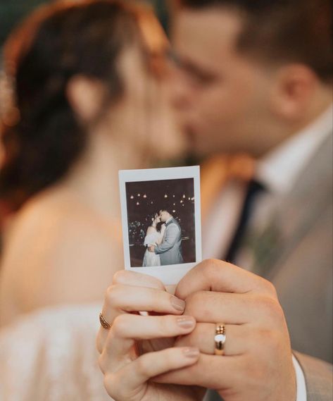 Wedding Instax Photo Ideas, Engagement Photos Polaroid, Wedding Photo Checklist, Polaroid Wedding, Photo Checklist, Instax Photos, Bridal Photography Poses, Polaroid Pictures, Polaroid Photos