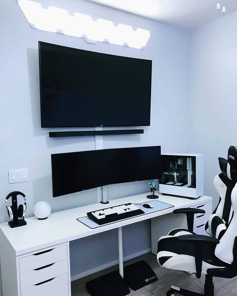 Hightech Therapy on Instagram: “Which effect would you prefer? By @jeffsbattlestation 💎 . #gamingsetup #gamingsetups #gamingpost #gaminglife #gamingpcbuild #gamingpc…” Keyboard, Gaming, White Desk, A Desk, Computer Desk, Computer, Desk, Screen, Black And White