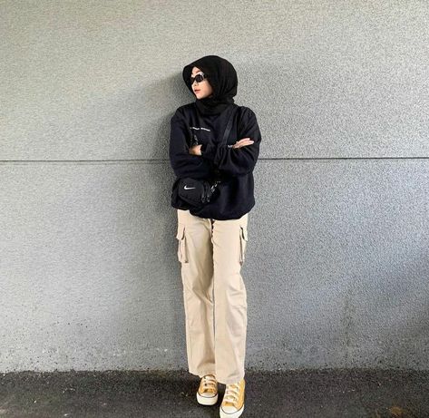 Cargo Pants Outfit Muslimah, Ootd Hijab Swag, Cargo Pants Hijab Outfit, Ootd Hijab Tomboy, Ootd Cargo Pants Hijab, Otdd Outfit Style Hijab, Outfit Mamba, Cargo Pants Outfit Hijab, Outfit With Cargo Pants