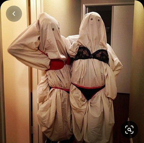 Hallo Costumes, Funny Halloween Costumes For Women, Friend Halloween Costumes, Creative Halloween Costumes Diy, Couple Halloween Costume, Purim Costumes, Funny Couple Halloween Costumes, Cute Group Halloween Costumes, Halloween Costumes Diy