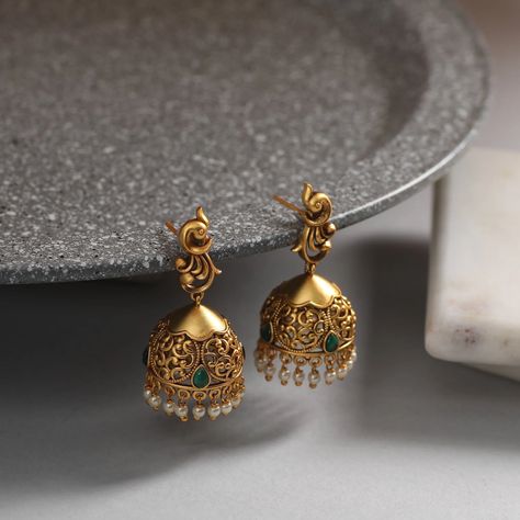 Make your special day sparkling. Buy finely crafted antique earrings from Kalyan Jewellers. Our collection includes unique pieces of antique earrings for women. Come and explore the antique varieties from the finest jewellery in India. Silver Jumki, Bangle Collection, Small Earrings Gold, Peacock Motif, Simple Gold Earrings, Gold Jewels Design, Antique Gold Earrings, Gold Items, Aari Blouse