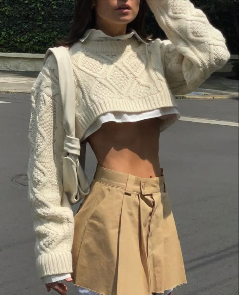 Knitted Crop Sweater, Crop Pullover, Looks Street Style, Outfit Trends, Crop Sweater, Mode Inspo, Winter Outfits Women, Cropped Sweater, Cute Casual Outfits