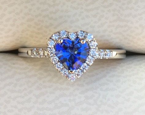 Wedding Rings Heart, Sapphire Diamond Wedding Ring, Blue Sapphire Wedding Ring, Heart Shaped Diamond Ring, Wedding Ring Shapes, Rings Heart, Heart Wedding Rings, Aquamarine Engagement Ring, Ringe Gold