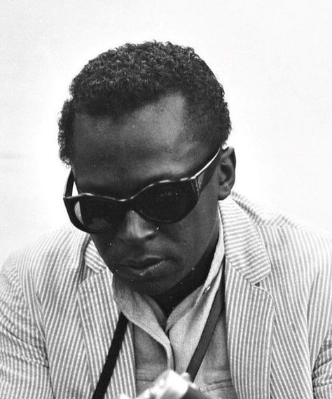 Miles Davis Sunglasses, Jazz Clothes, Jazz Fashion, Wayne Shorter, Herbie Hancock, Classic Jazz, Greys Anatomy Memes, Steve Lacy, Ivy League Style