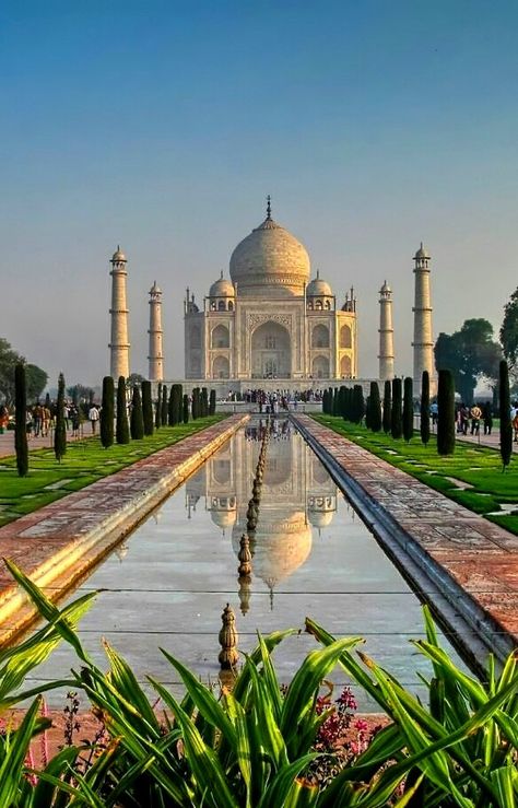 Taj Mahal (India) World Landmarks, Taj Mahal India, Agra India, The Taj Mahal, Places In The World, Famous Landmarks, Famous Places, Florida Vacation, Beautiful Places To Travel