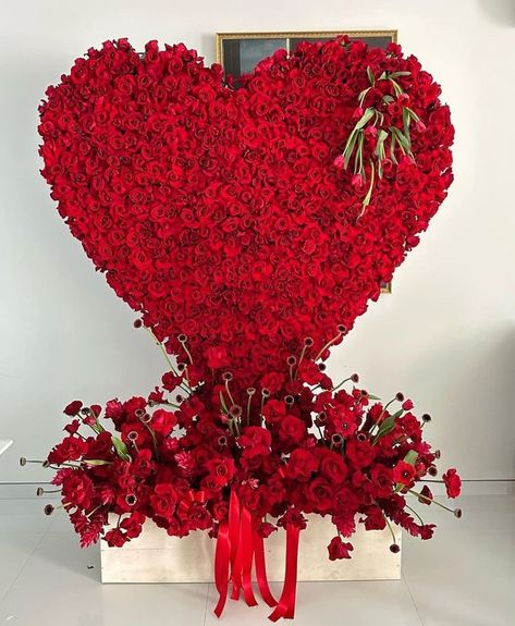 Valentine’s Day Floral Arrangements, Happy Valentine Day Video, Roses Centerpieces, Red Roses Centerpieces, Girl Baby Shower Centerpieces, Floral Design Business, Valentine Gift Baskets, Valentines Surprise, Rose Flower Arrangements