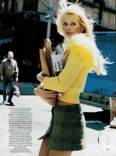 90s Colorful Aesthetic, Claudia Schiffer Vogue, Preppy Runway, 90s Fashion Grunge 1990s, Vintage Editorials, Clueless Fashion, Grunge Chic, Vogue Editorial, 90s Fashion Grunge