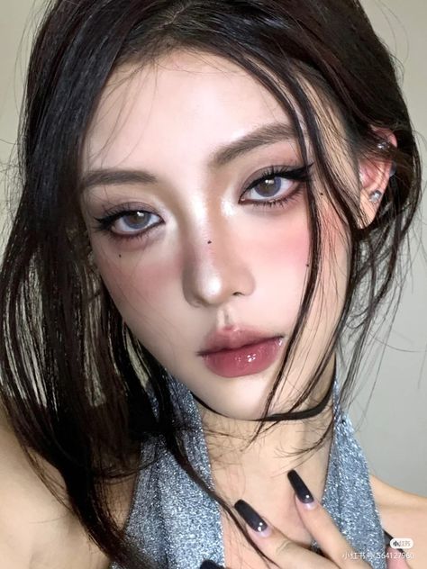 90s Makeup Grunge, Blue Mermaid Makeup, Makeup Ideas Douyin, Eye Makeup Soft Glam, Hoco Makeup Ideas, Maid Makeup, Eye Makeup Soft, Makeup Glitter Eyeshadow, Soft Grunge Makeup